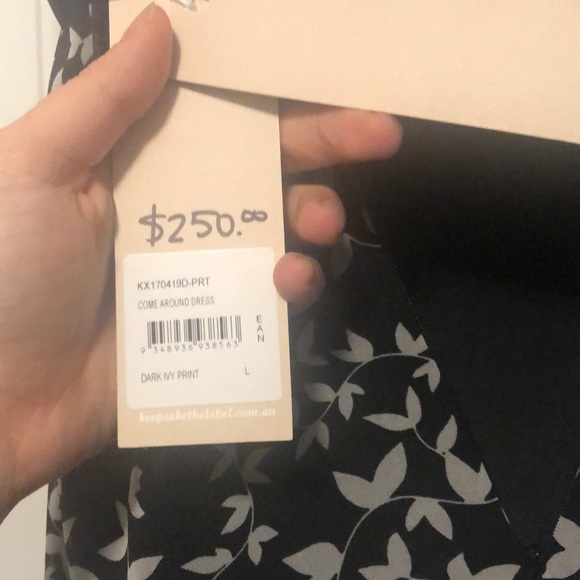 NEVER WORN TAGS ON KEEPSAKE DRESS - Picture 4 of 6